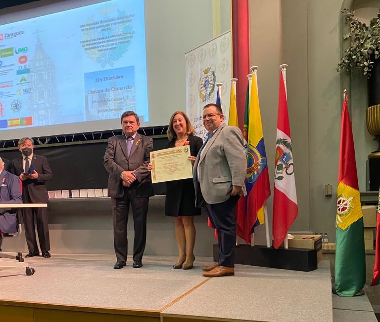 Medalla de Oro al mérito profesional para nuestros compañeros de Prevención, Marta Fernández y Francisco de la Poza