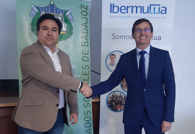 firma convenio colaboración con Colegio Graduados Sociales de Badajoz